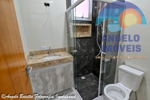 Casa com piscina á venda no bairro Flora Rica em Peruíbe