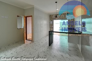 Casa com piscina á venda no bairro Flora Rica em Peruíbe
