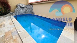 Casa com piscina á venda no bairro Oásis em Peruíbe