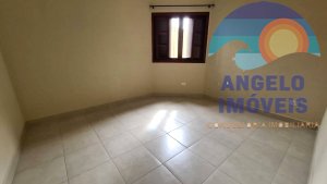 Casa com piscina á venda no bairro Oásis em Peruíbe