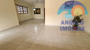 Casa com piscina á venda no bairro Oásis em Peruíbe