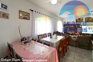Casa á venda no bairro Florida em Peruíbe