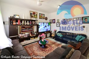 Casa á venda no bairro Florida em Peruíbe