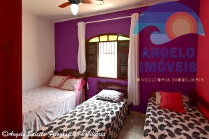 Casa á venda no bairro Florida em Peruíbe