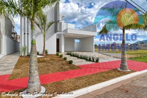 Bellissimo sobrado á venda no condomínio Flora Rica em Peruíbe