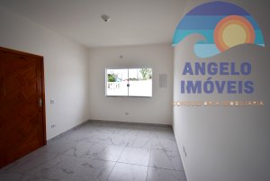 Casa á venda no bairro Jardim Veneza em Peruíbe