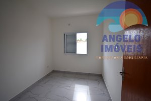 Casa á venda no bairro Jardim Veneza em Peruíbe