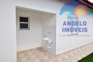 Casa á venda no bairro Jardim Veneza em Peruíbe