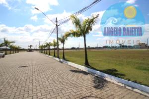 Terreno á venda no Condominio Flora Rica em Peruíbe