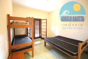 Casa á venda no bairro Josedy em Peruibe, frente ao mar