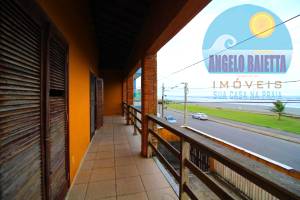 Casa á venda no bairro Josedy em Peruibe, frente ao mar