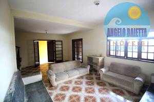 Casa á venda no bairro Josedy em Peruibe, frente ao mar