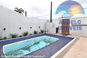 Casa com piscina pa venda no bairro Icaraiba em Peruíbe