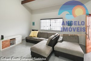 Casa com piscina pa venda no bairro Icaraiba em Peruíbe