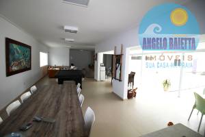 Casa com piscina á venda no bairro Três Marias em Peruíbe, á 500 metros da praia