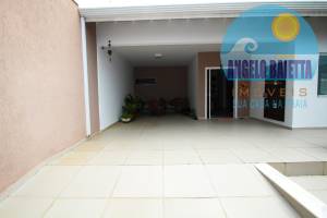 Casa com piscina á venda no bairro Três Marias em Peruíbe, á 500 metros da praia