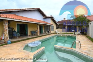 Casa á venda no bairro Jardim Marcia em Peruíbe