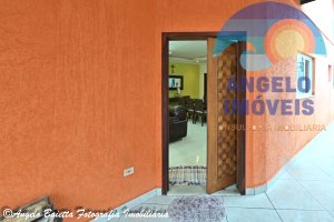 Casa com piscina em excelente localização á venda em Peruíbe- Litoral SP