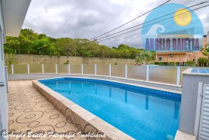 Casa á venda no condomínio Jardim Três Marias Em Peruíbe