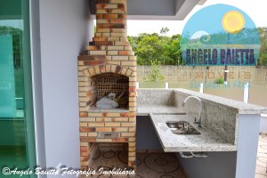 Casa á venda no condomínio Jardim Três Marias Em Peruíbe