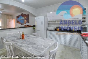 Casa com piscina á venda no bairro Oásis em Peruíbe