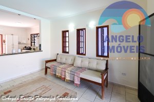 Casa lado linha com piscina no bairro Belmira Novaes em Peruíbe
