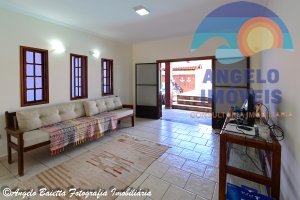Casa lado linha com piscina no bairro Belmira Novaes em Peruíbe