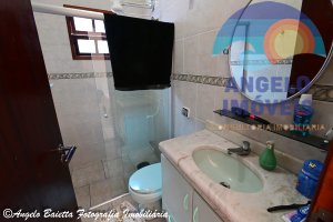 Casa lado linha com piscina no bairro Belmira Novaes em Peruíbe
