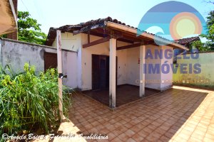 Casa á venda no bairro Barra de Jangada em Peruíbe