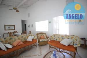 Casa para venda no bairro Oásis em Peruíbe, até 200 metros da praia