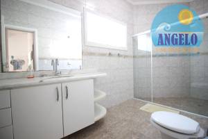 Casa para venda no bairro Oásis em Peruíbe, até 200 metros da praia