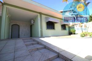 Casa á venda no bairro Oásis em Peruibe, á 200 metros da praia