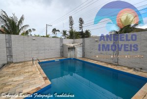 Casa lado praia á venda no bairro Centro em Peruíbe