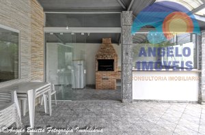 Casa lado praia á venda no bairro Centro em Peruíbe