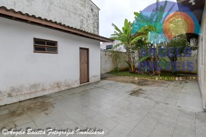 Casa lado praia á venda no bairro Centro em Peruíbe
