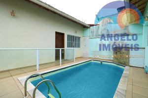Casa lado praia com piscina á venda no bairro Cidade Nova Peruíbe em Peruibe