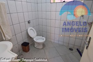 Casa com piscina á venda no bairro Continental em Peruíbe