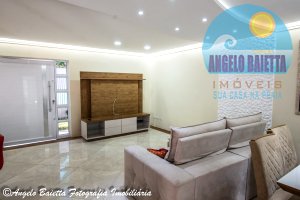 Casa á venda no bairro Florida em Peruíbe