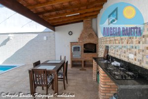 Casa á venda no bairro Florida em Peruíbe