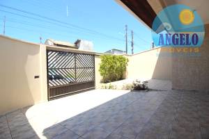 Casa para venda no bairro Jardim Marcia em Peruibe, entre 400 e 800 metros da praia