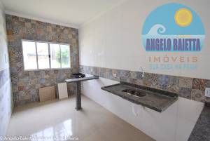 Casa com 2 dormitórios á vnda no bairro São José em Peruíbe.