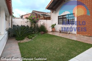 Casa lado praia á venda no bairro Oásis em Peruíbe