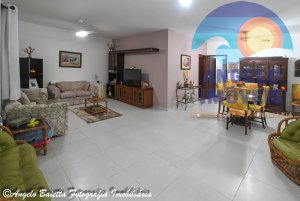 Casa lado praia á venda no bairro Oásis em Peruíbe