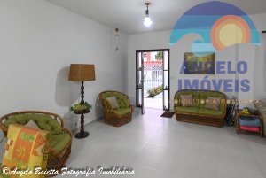 Casa lado praia á venda no bairro Oásis em Peruíbe