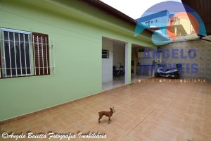 Casa com 3 dormitórios á venda no bairro São João Batista em Peruíbe