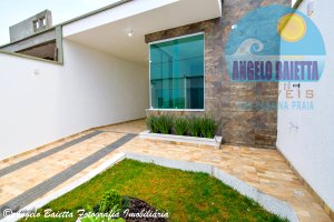 Casa á venda no bairro Flora Rica em Peruíbe