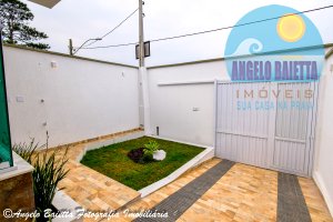 Casa á venda no bairro Flora Rica em Peruíbe