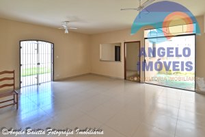 Casa á venda no bairro Arpoador em Peruíbe