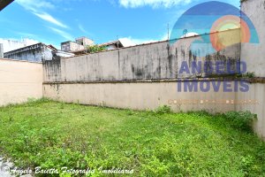 Casa á venda no bairro Arpoador em Peruíbe