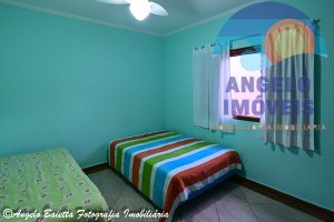 Casa com piscina á venda no bairro Oásis em Peruíbe